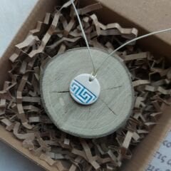 Mavi Beyaz Meander Seramik Kolye