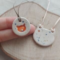 Kedili Seramik Kolyeler