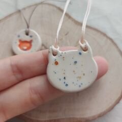 Kedili Seramik Kolyeler